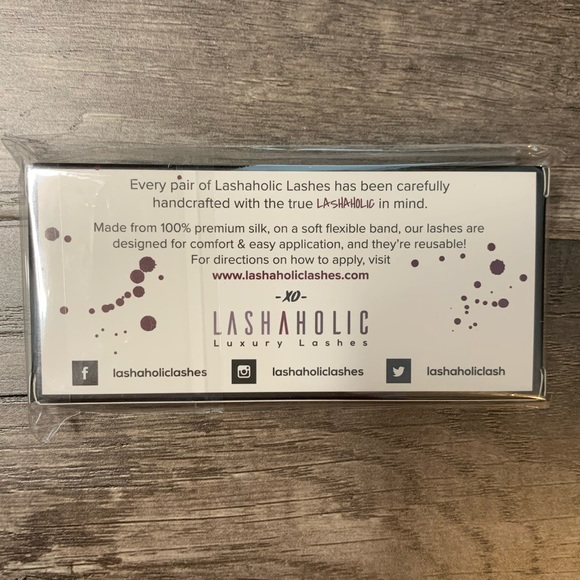 🆕 Lashaholic Luxury Lashes - Kiss Me - Fake Eyelashes - Picture 3 of 6